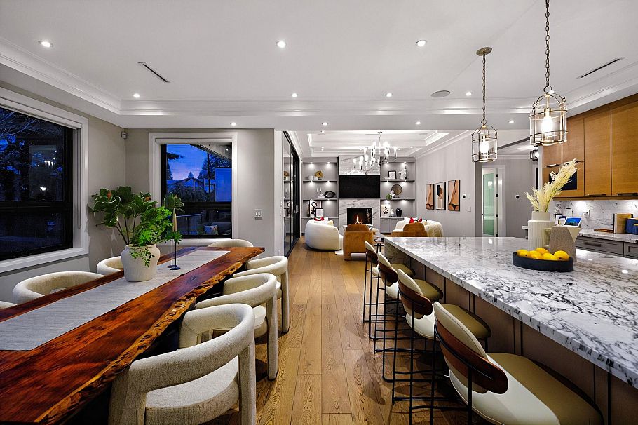 939 Forest Hills Drive North Vancouver, BC - 38