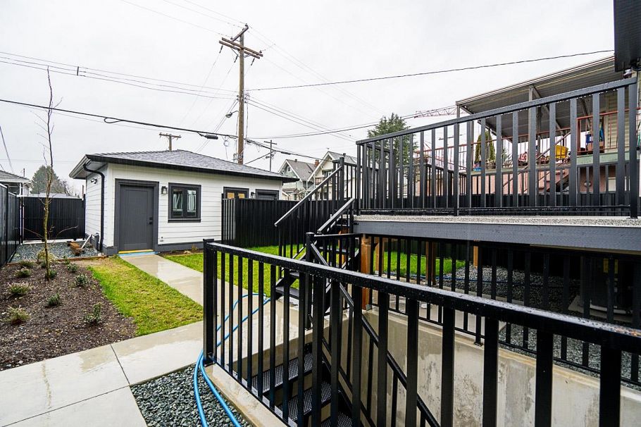 2 2753 Nanaimo Street Vancouver, BC - 23