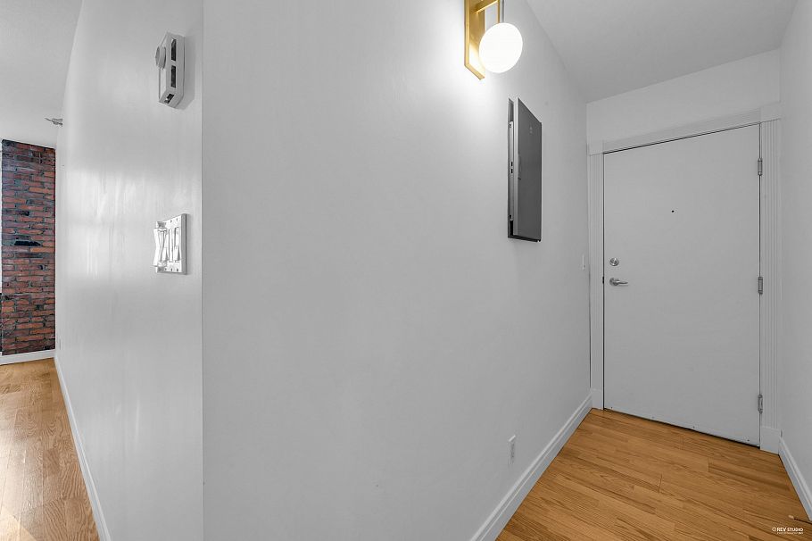 301 233 Abbott Street Vancouver, BC - 6