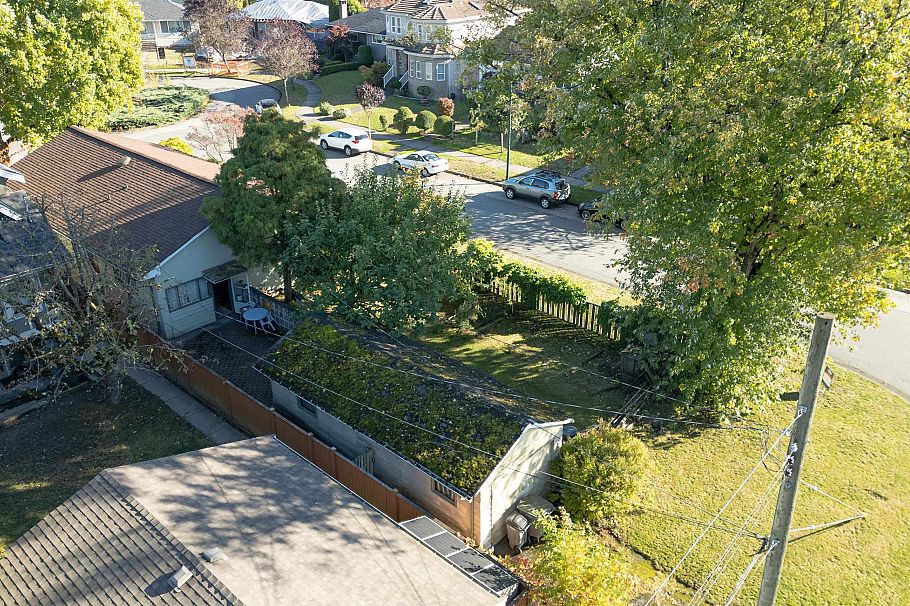 3625 E 24th Avenue Vancouver, BC - 5