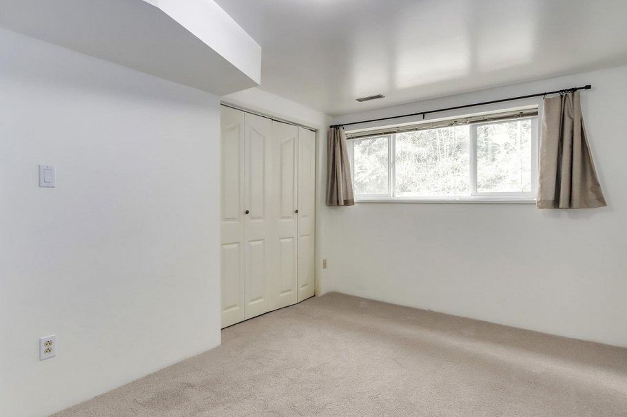 2984 Plymouth Drive North Vancouver, BC - 32