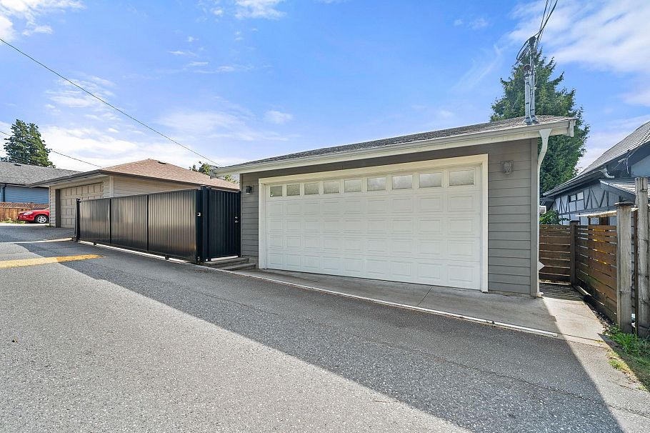 728 E 6th Street North Vancouver, BC - 37