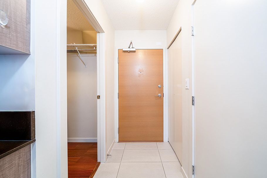 2105 909 Mainland Street Vancouver, BC - 5