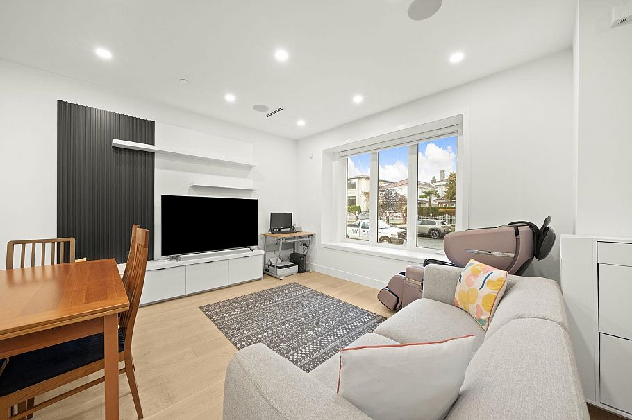 552 E 58th Avenue Vancouver, BC - 8