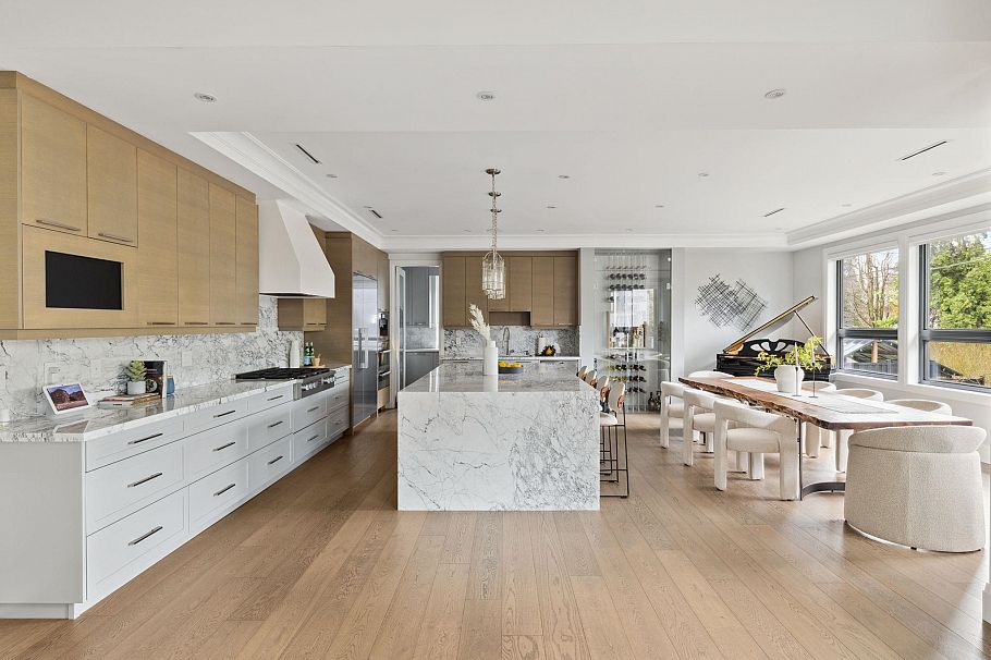 939 Forest Hills Drive North Vancouver, BC - 6