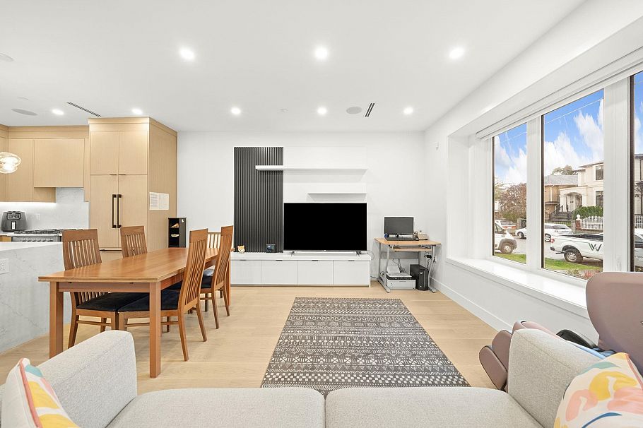 552 E 58th Avenue Vancouver, BC - 10