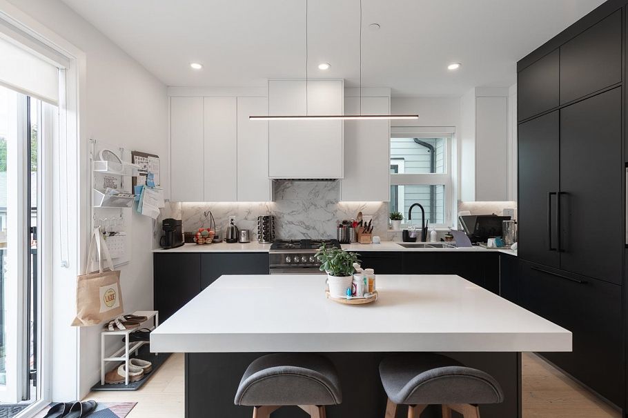 1438 E 17th Avenue Vancouver, BC - 9