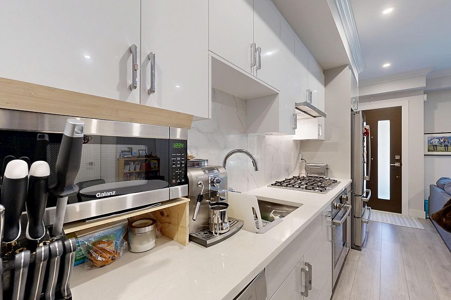 38 7567 Oak Street Vancouver, BC - 31