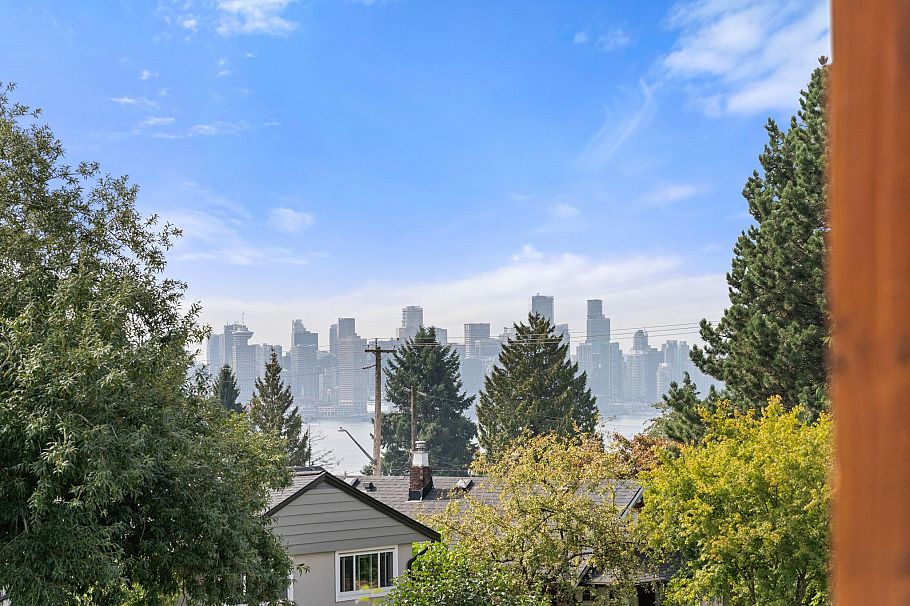 728 E 6th Street North Vancouver, BC - 39