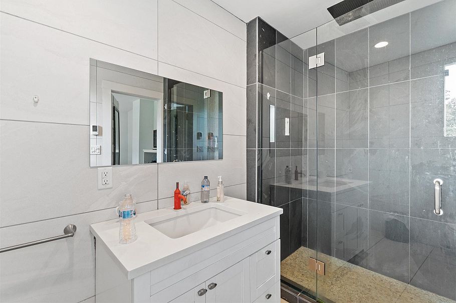 345 W 13th Avenue Vancouver, BC - 11