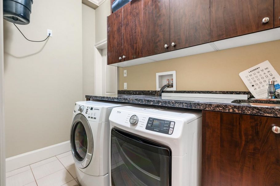 7130 Granville Street Vancouver, BC - 24