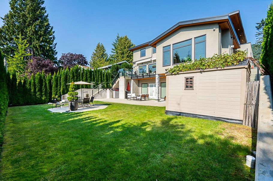 4399 Highland Boulevard North Vancouver, BC - 4