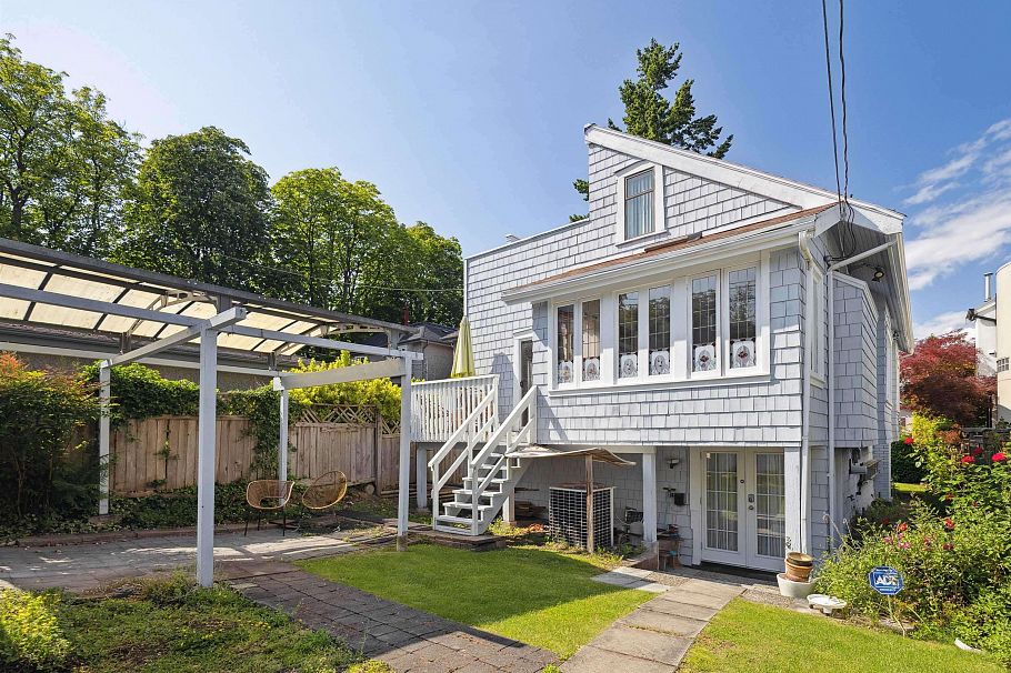 4190 W 11th Avenue Vancouver, BC - 5