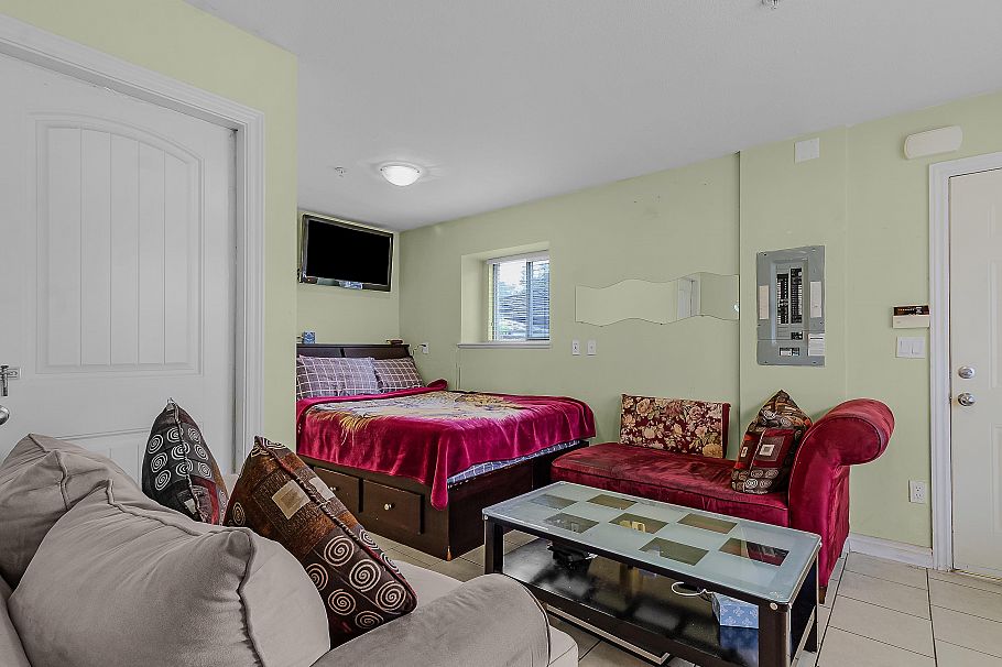 1380 E 51st Avenue Vancouver, BC - 22