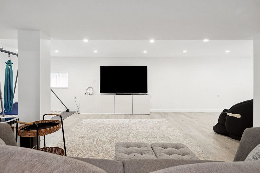 4190 W 11th Avenue Vancouver, BC - 9