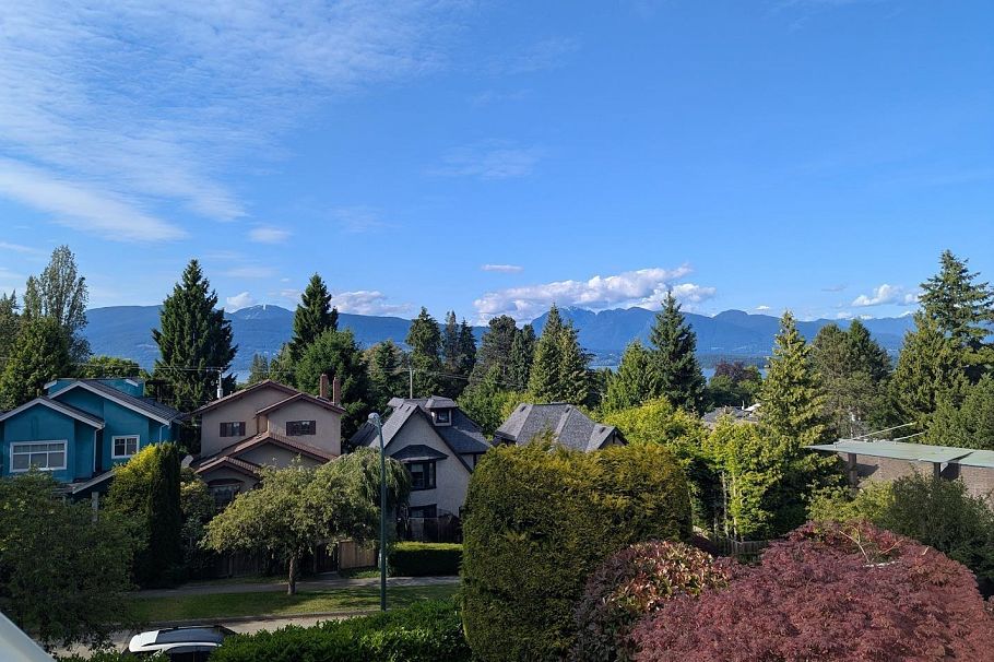 4190 W 11th Avenue Vancouver, BC - 1