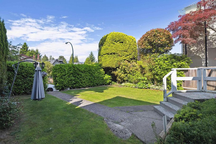 4190 W 11th Avenue Vancouver, BC - 32