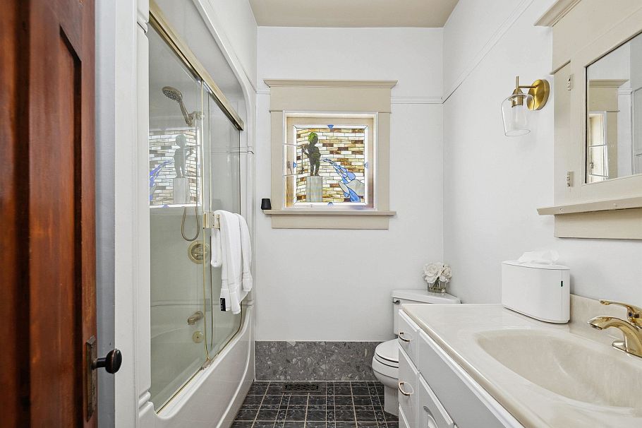 4190 W 11th Avenue Vancouver, BC - 8