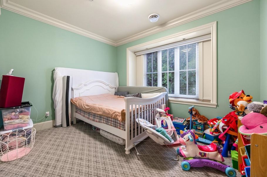 7130 Granville Street Vancouver, BC - 16