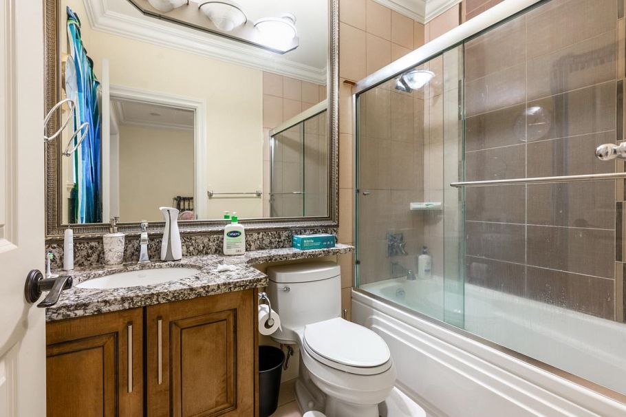 7130 Granville Street Vancouver, BC - 22