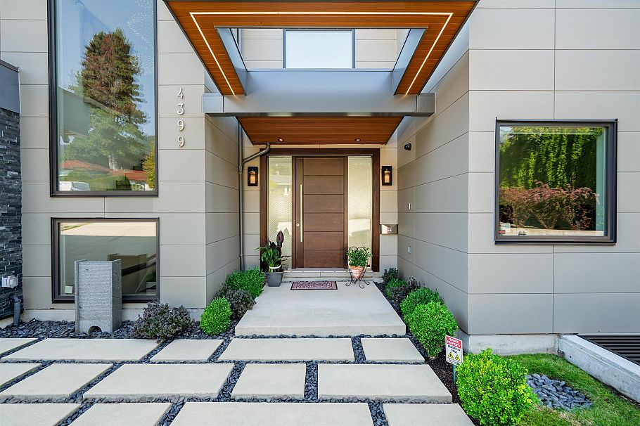 4399 Highland Boulevard North Vancouver, BC - 2