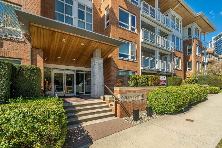 203 717 Chesterfield Avenue North Vancouver, BC - 23