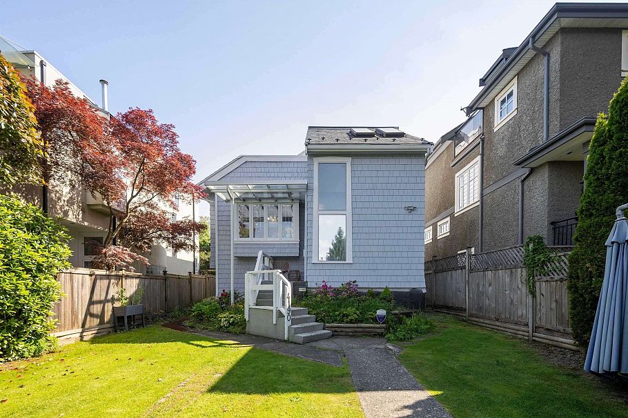 4190 W 11th Avenue Vancouver, BC - 4
