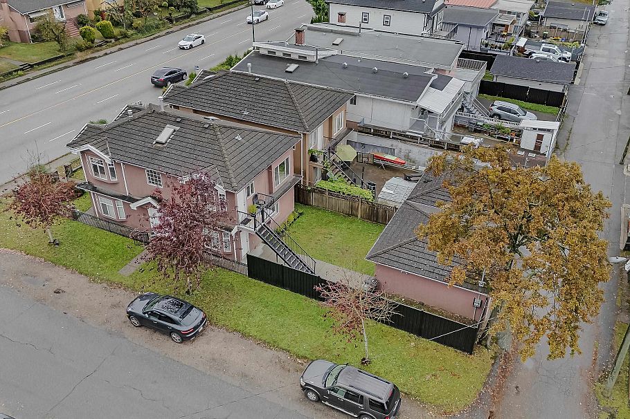 1380 E 51st Avenue Vancouver, BC - 27