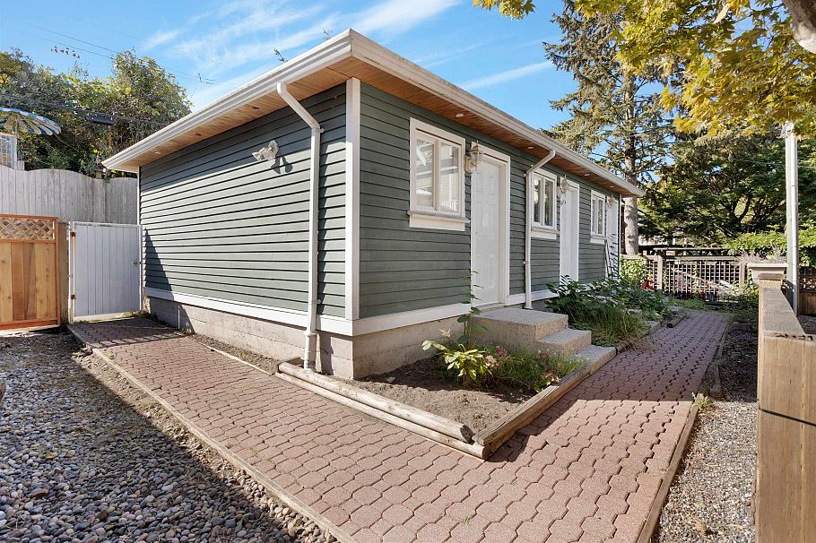 1630 E 11th Avenue Vancouver, BC - 6