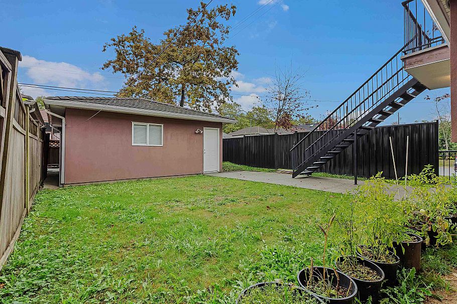 1380 E 51st Avenue Vancouver, BC - 7