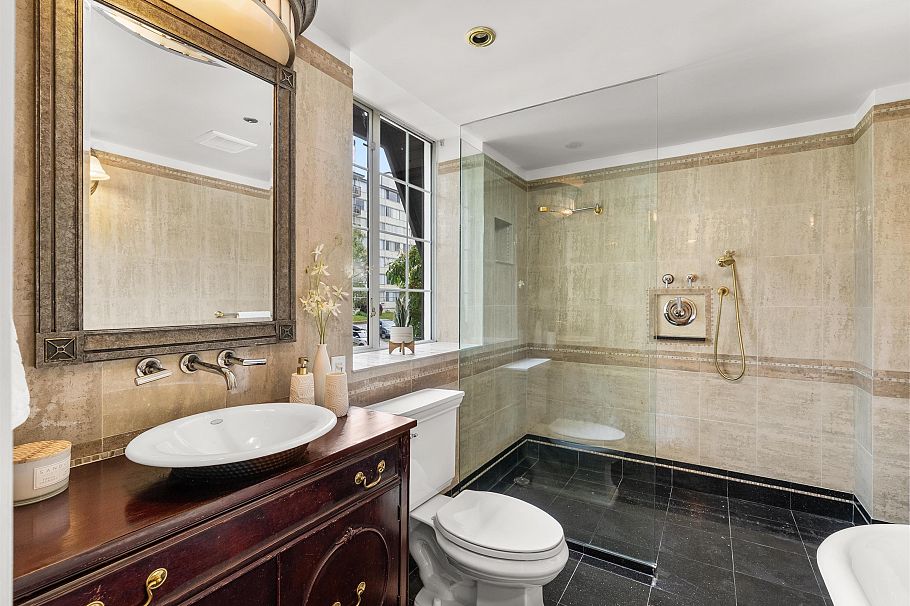 307 1311 Beach Avenue Vancouver, BC - 23