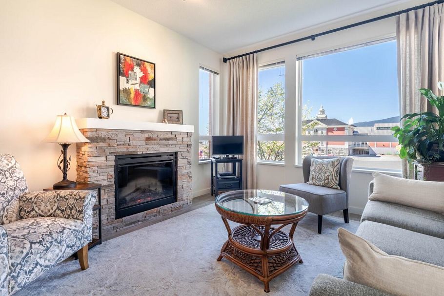 203 717 Chesterfield Avenue North Vancouver, BC - 4