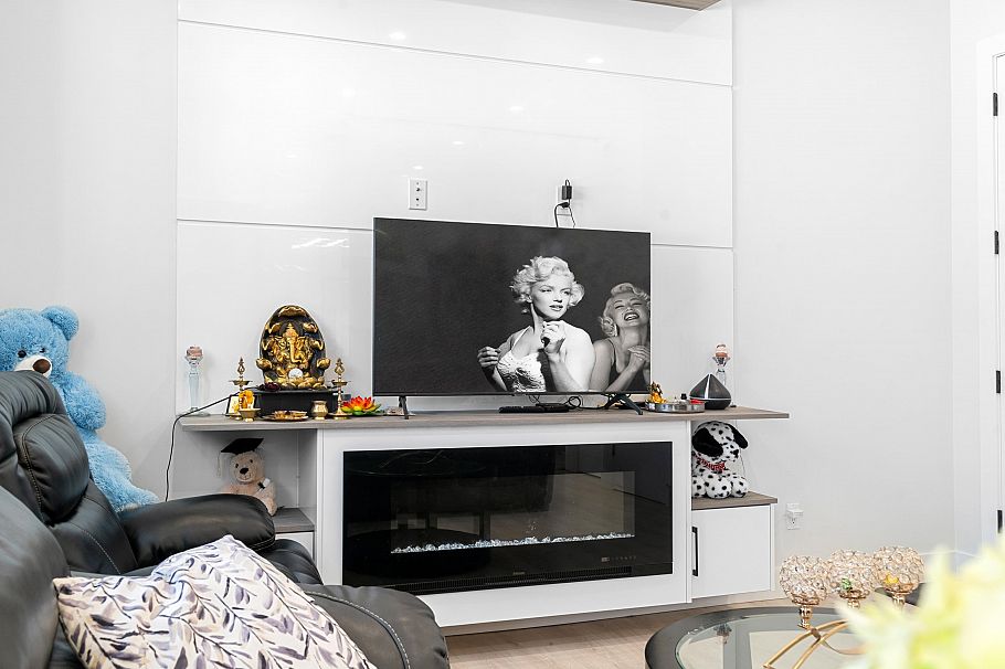 465 E 57th Avenue Vancouver, BC - 3