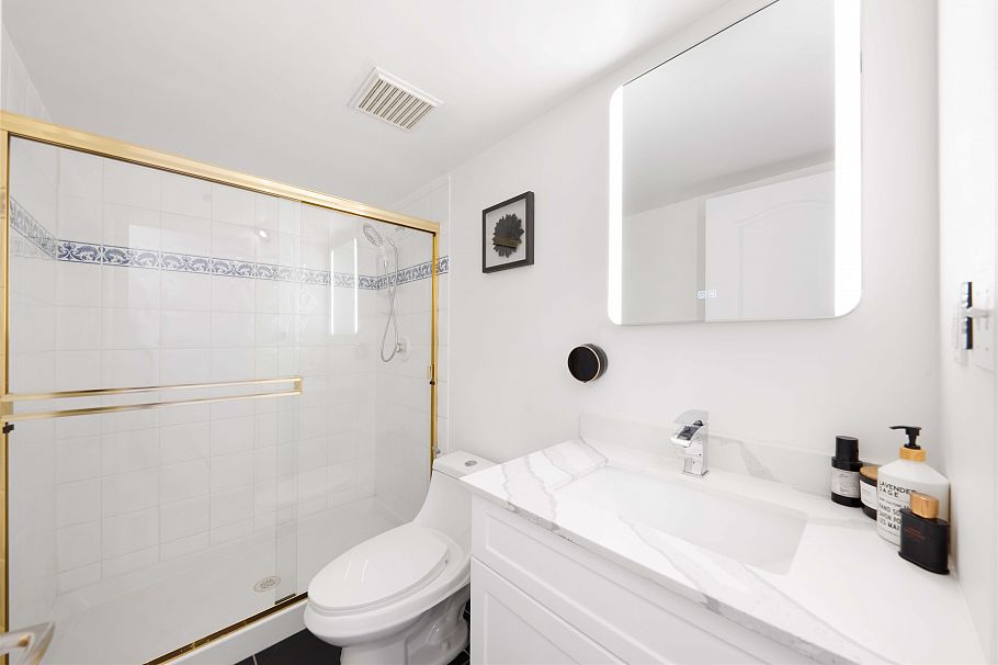 803 1327 E Keith Road North Vancouver, BC - 10