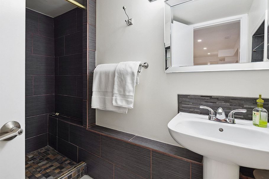 4190 W 11th Avenue Vancouver, BC - 11