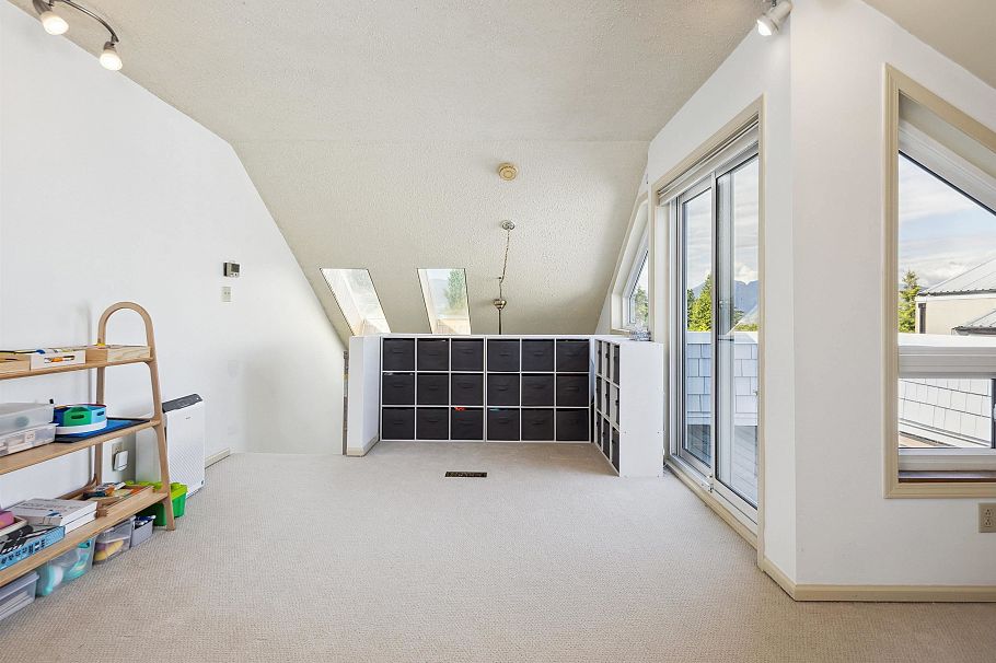 4190 W 11th Avenue Vancouver, BC - 20