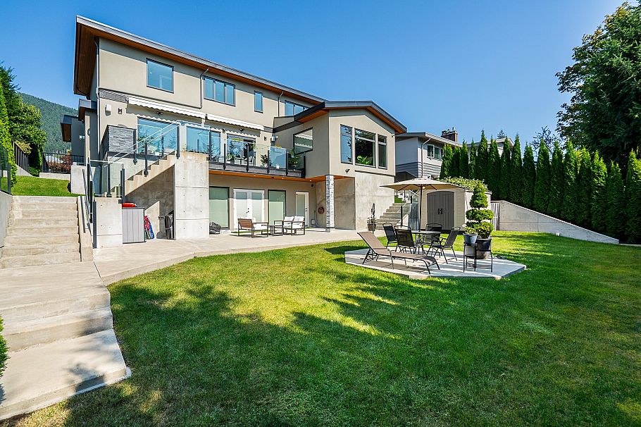 4399 Highland Boulevard North Vancouver, BC - 5