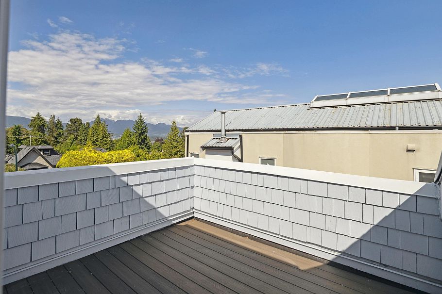 4190 W 11th Avenue Vancouver, BC - 3