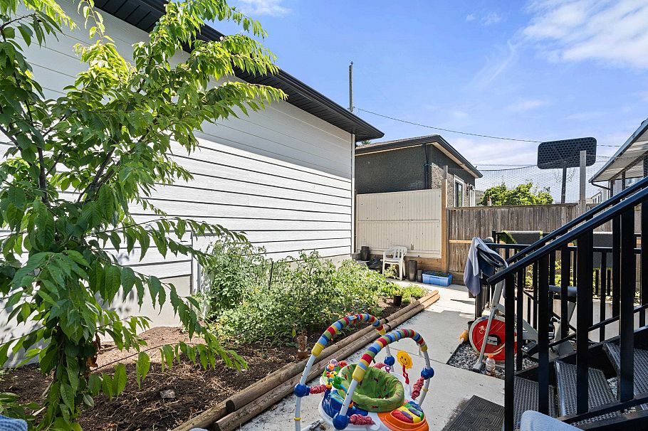 465 E 57th Avenue Vancouver, BC - 32