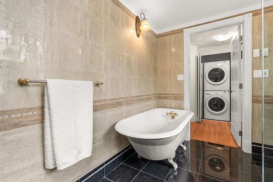 307 1311 Beach Avenue Vancouver, BC - 24