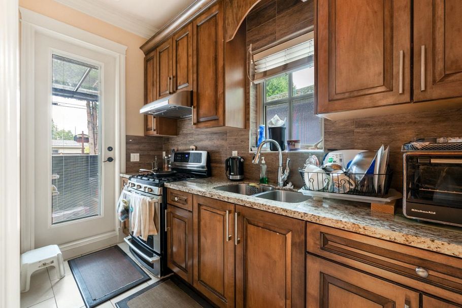 7130 Granville Street Vancouver, BC - 10