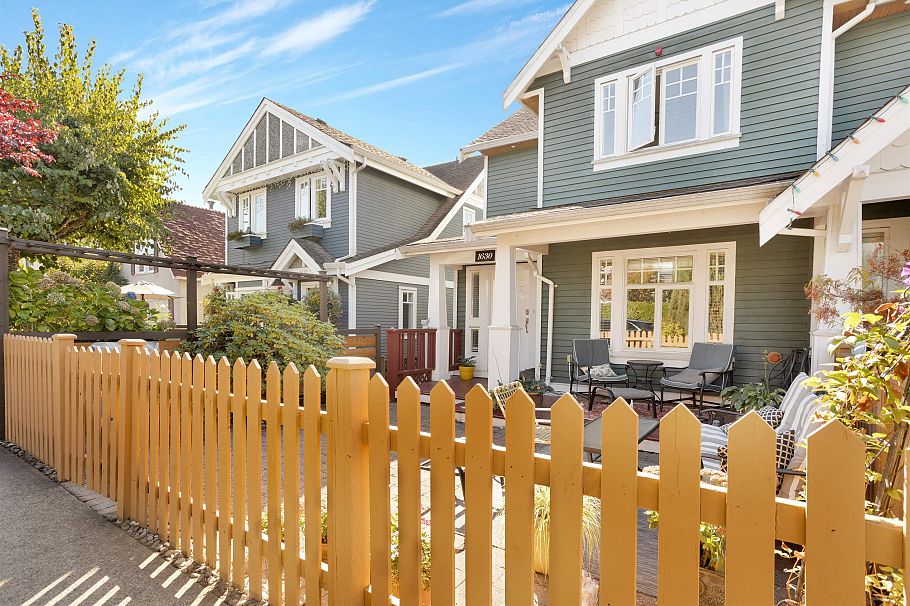 1630 E 11th Avenue Vancouver, BC - 4