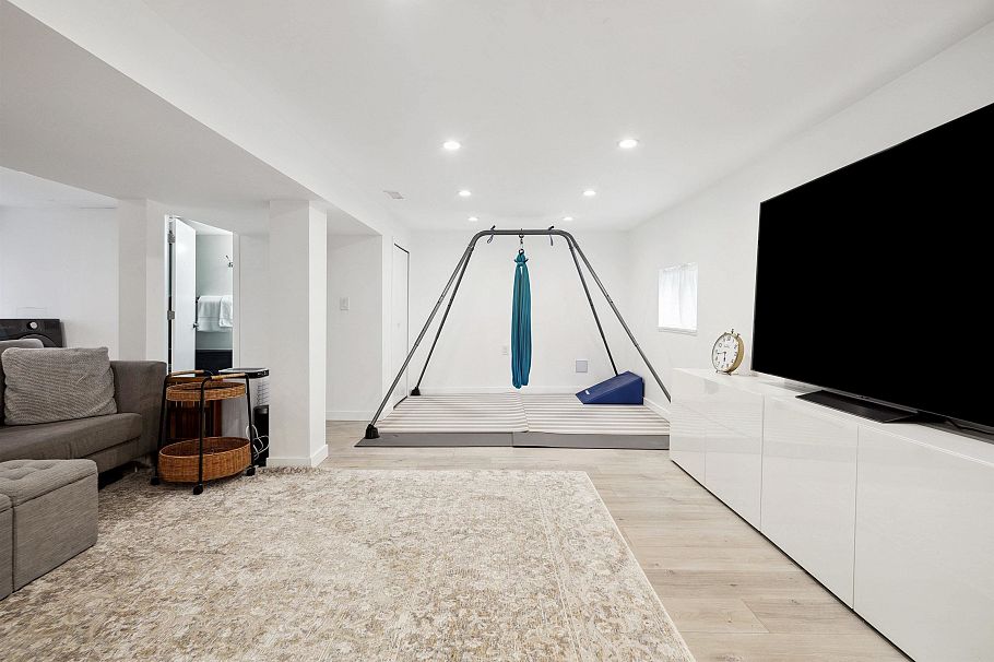 4190 W 11th Avenue Vancouver, BC - 13