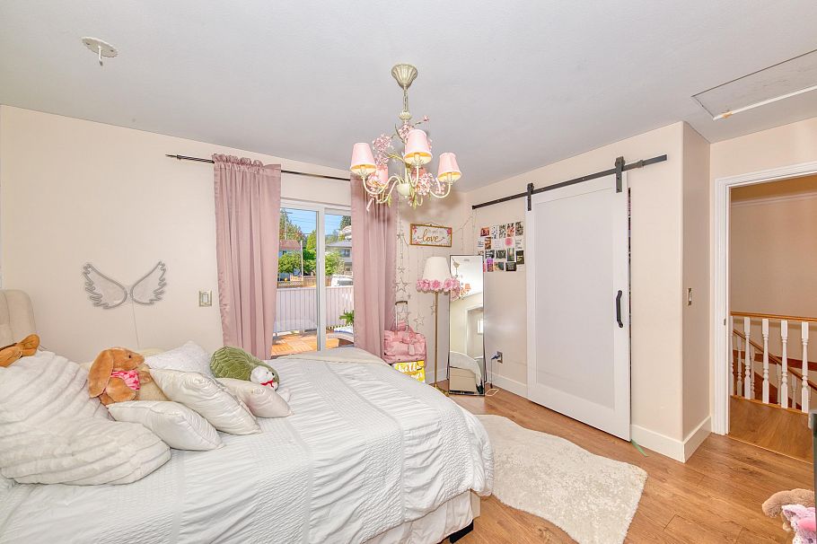 826 E 13th Street North Vancouver, BC - 24