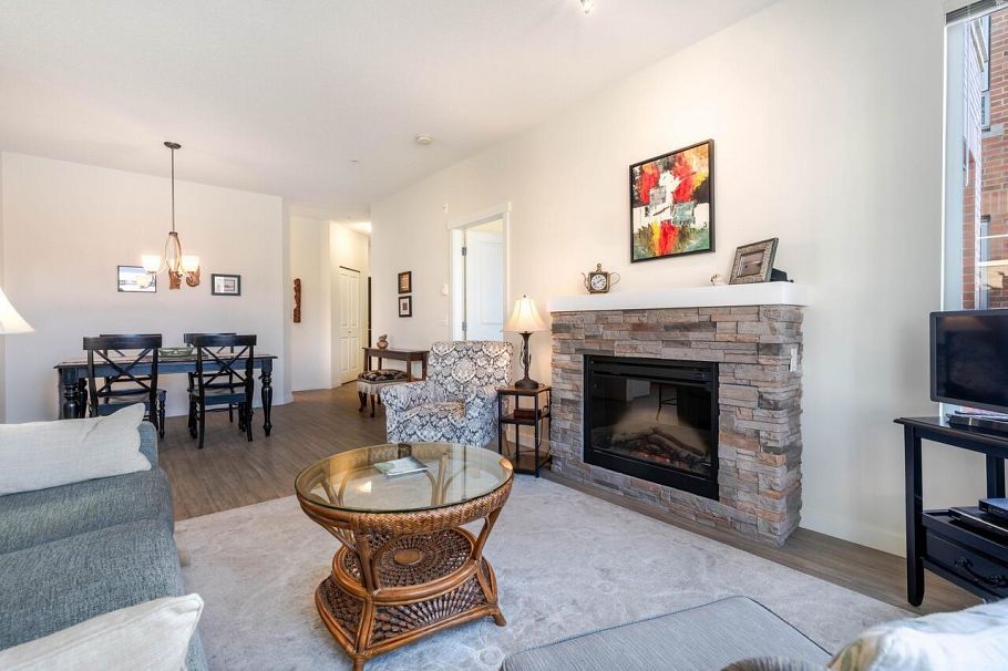 203 717 Chesterfield Avenue North Vancouver, BC - 2