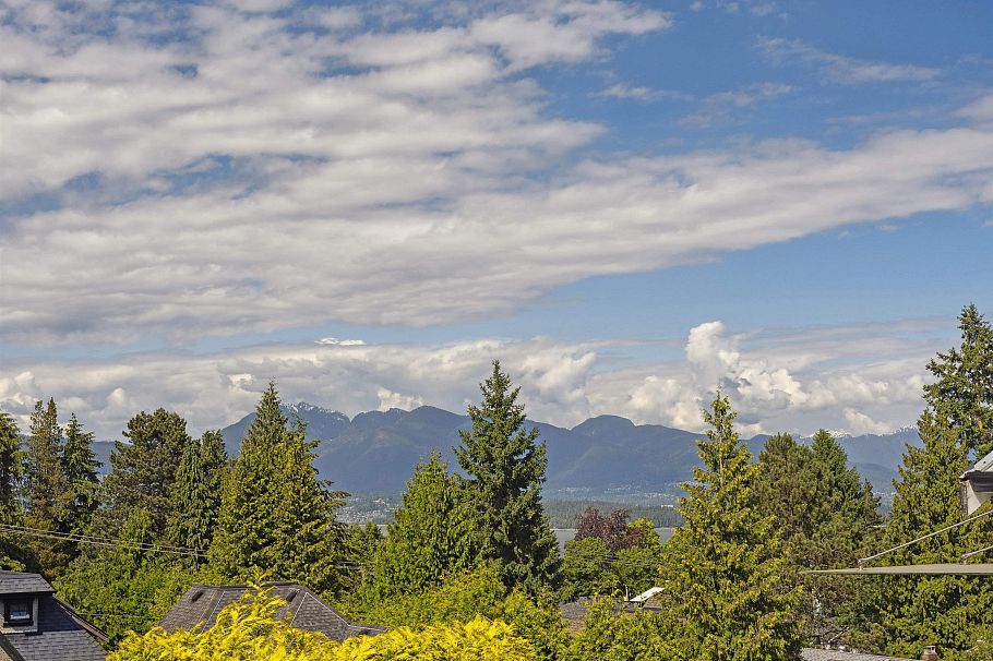 4190 W 11th Avenue Vancouver, BC - 2