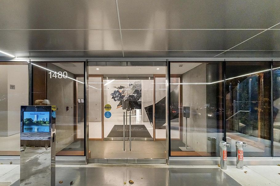 3209 1480 Howe Street Vancouver, BC - 5
