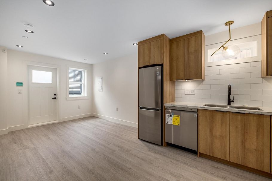 1155 Renfrew Street Vancouver, BC - 17