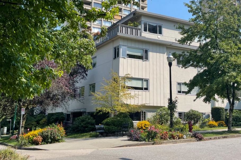 210 1050 Jervis Street Vancouver, BC - 6