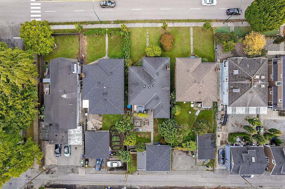 2624 E 1st Avenue Vancouver, BC - 5